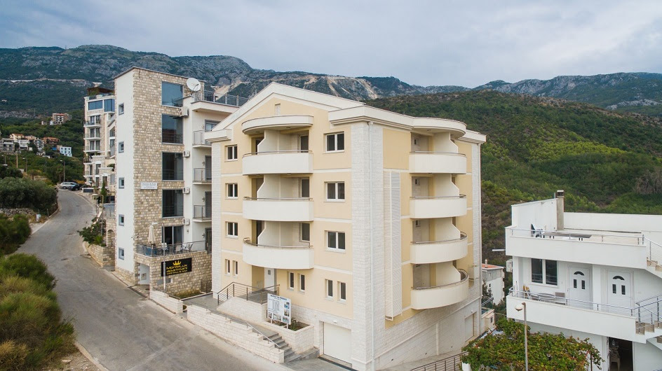 amforaproperty.com/Nov dvosoban stan (105m2) sa pogledom na more u kompleksu sa bazenom,Bečići,Ivanovići.